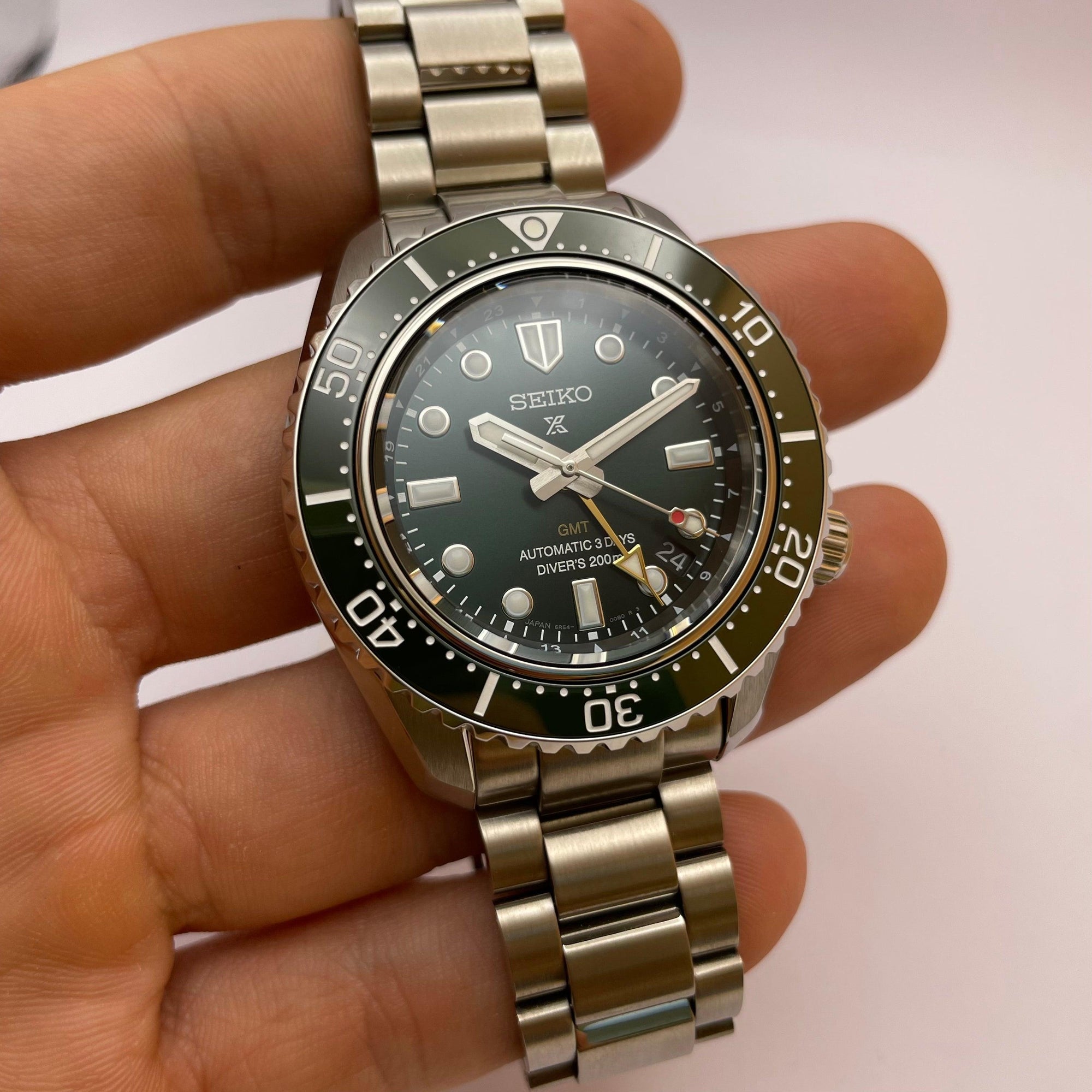 Seiko Prospex Green Dial - MANG-LUXURY