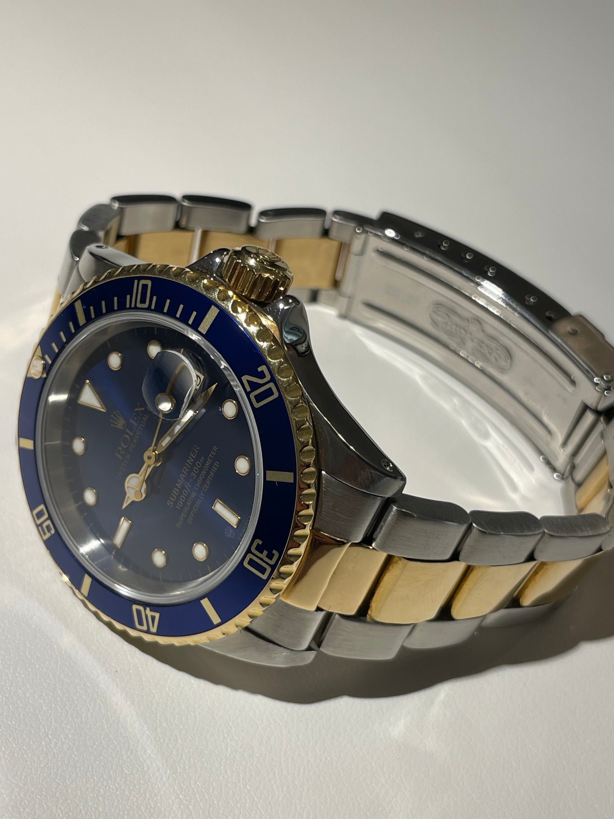 Rolex Submariner - MANG-LUXURY