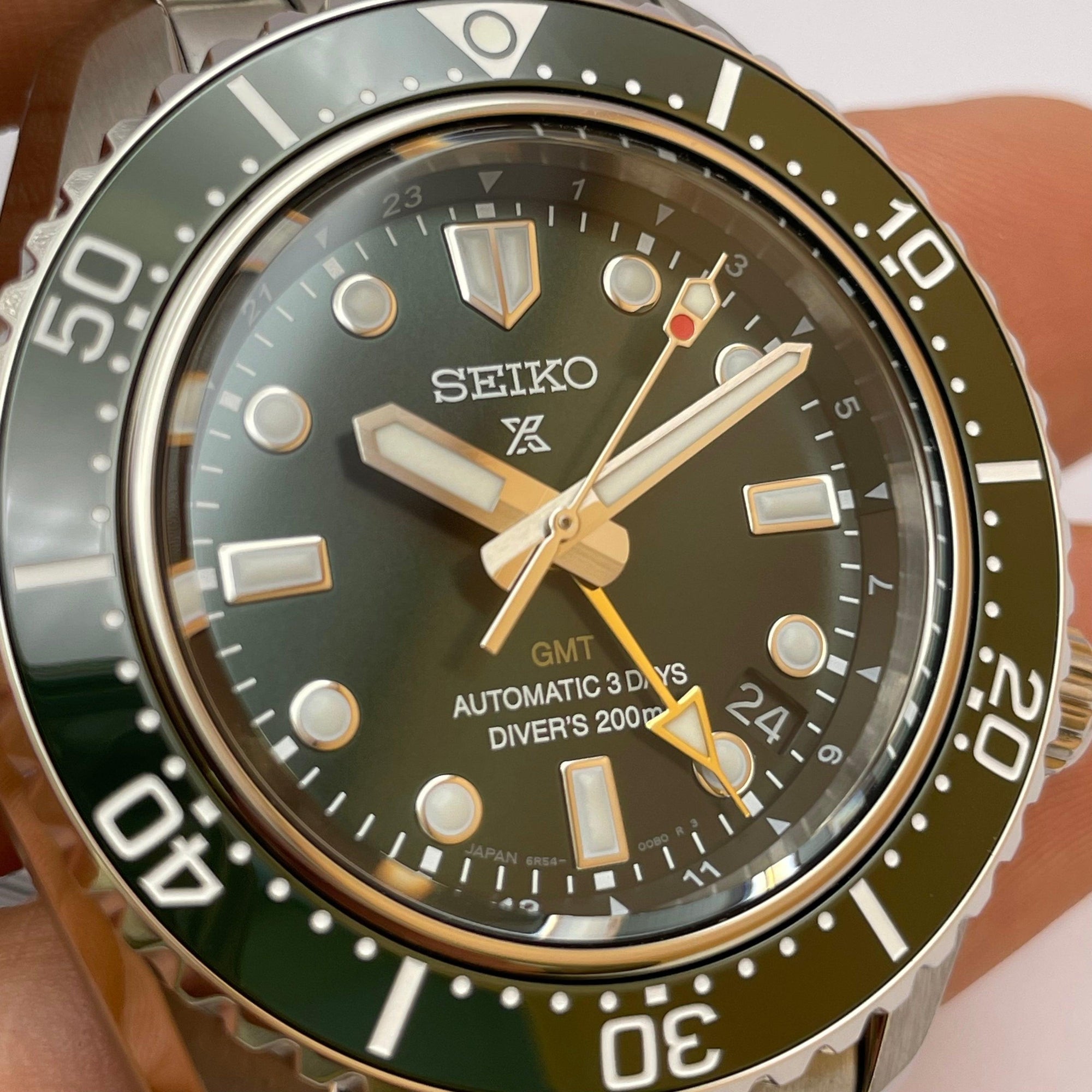 Seiko Prospex Green Dial - MANG-LUXURY