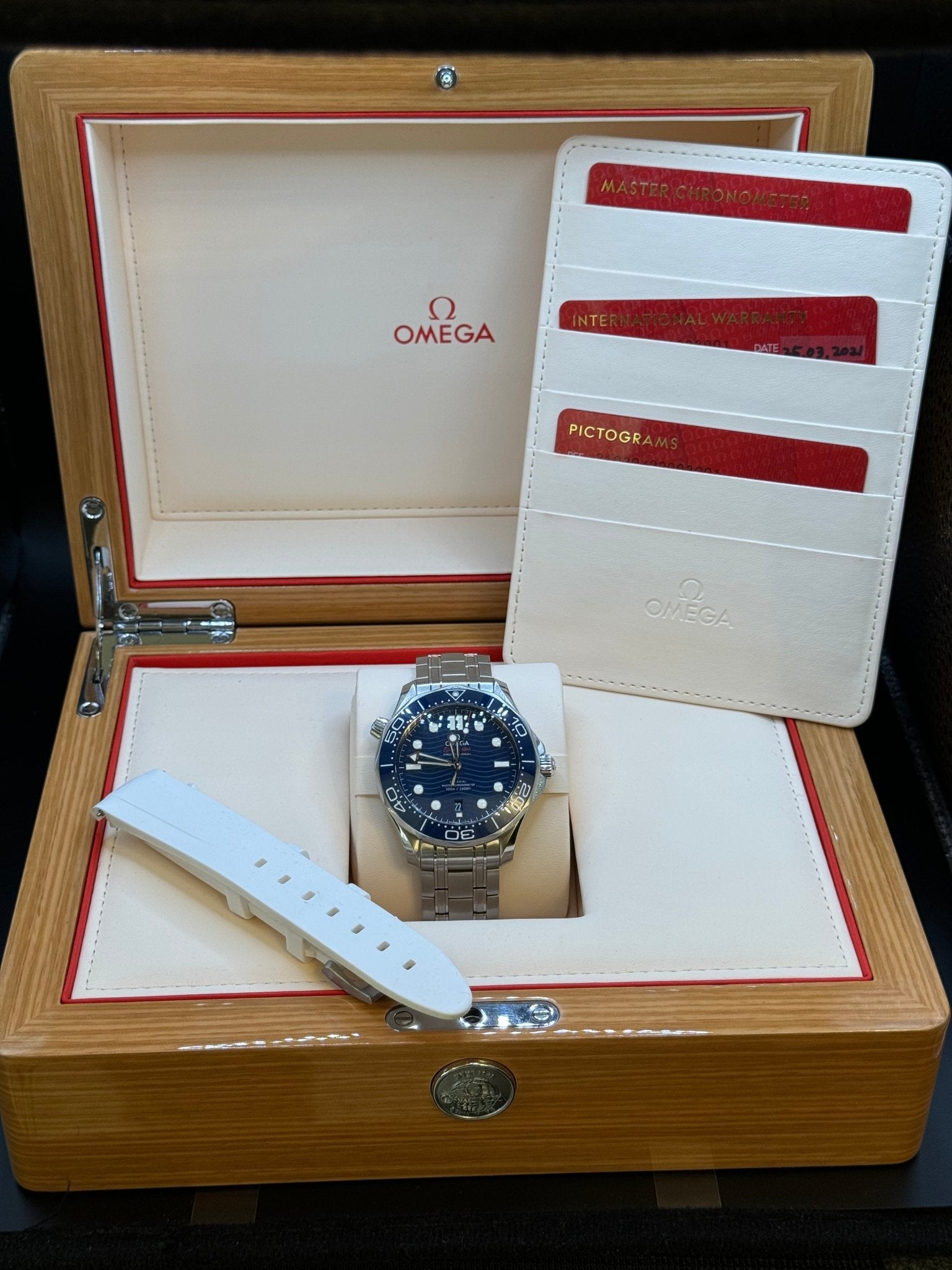 Omega Seamaster Diver 300M 210.30.42.20.03.001 - MANG - LUXURY - 210.30.42.20.03.001